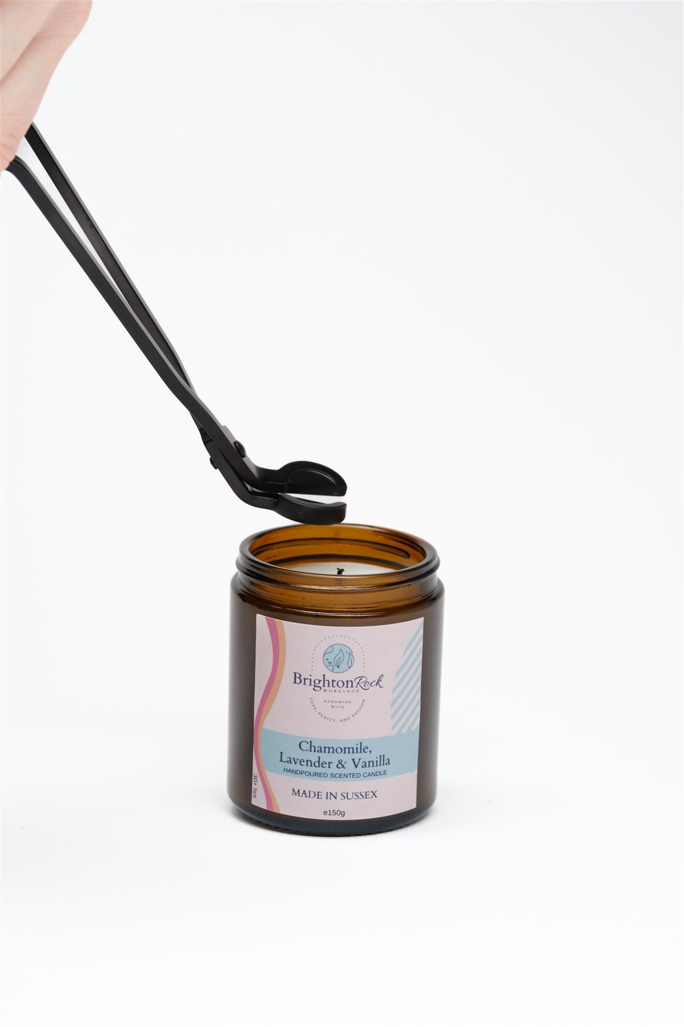 chamomile, lavender & vanilla relaxing candle, handmade in brighton, sussex, united kingdom, vegan friendly cruelty free. amber glass jar, plastic-free packaging