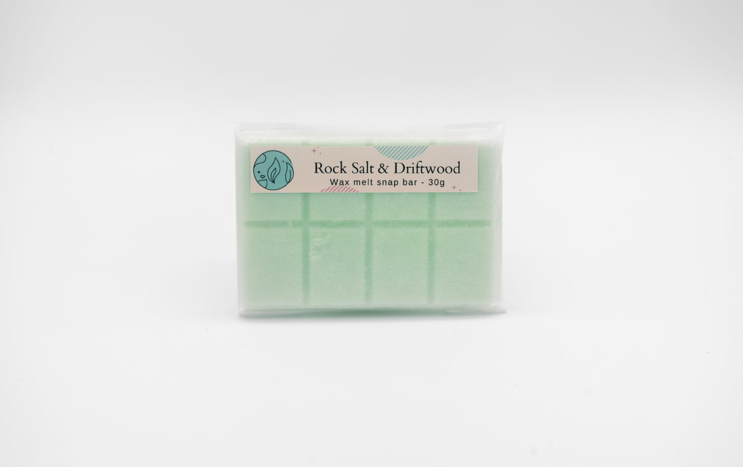 Rock salt & driftwood marine inspired scented 30g or 90g strongly scented wax melt snap bars. Eco friendly waxed paper packaging. Brighton Rock Workshop wax melts made in Spain and the United Kingdom, available in two sizes. Suitable for tea light or electric burners