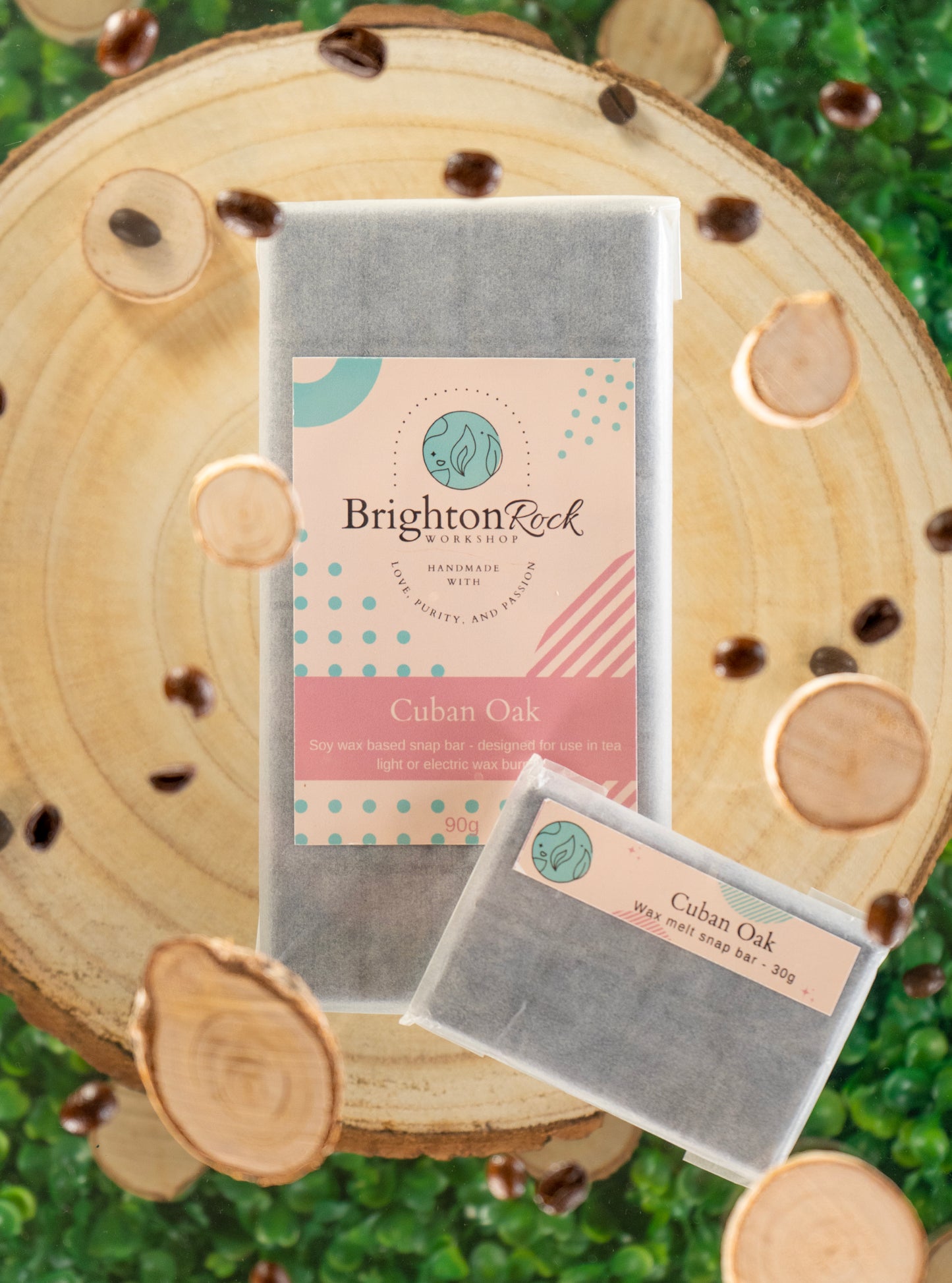 30g or 90g strongly cuban oak scented wax melt snap bars. Eco friendly waxed paper packaging. Brighton Rock Workshop wax melts made in Spain and the United Kingdom, available in two sizes. Suitable for tea light or electric burners