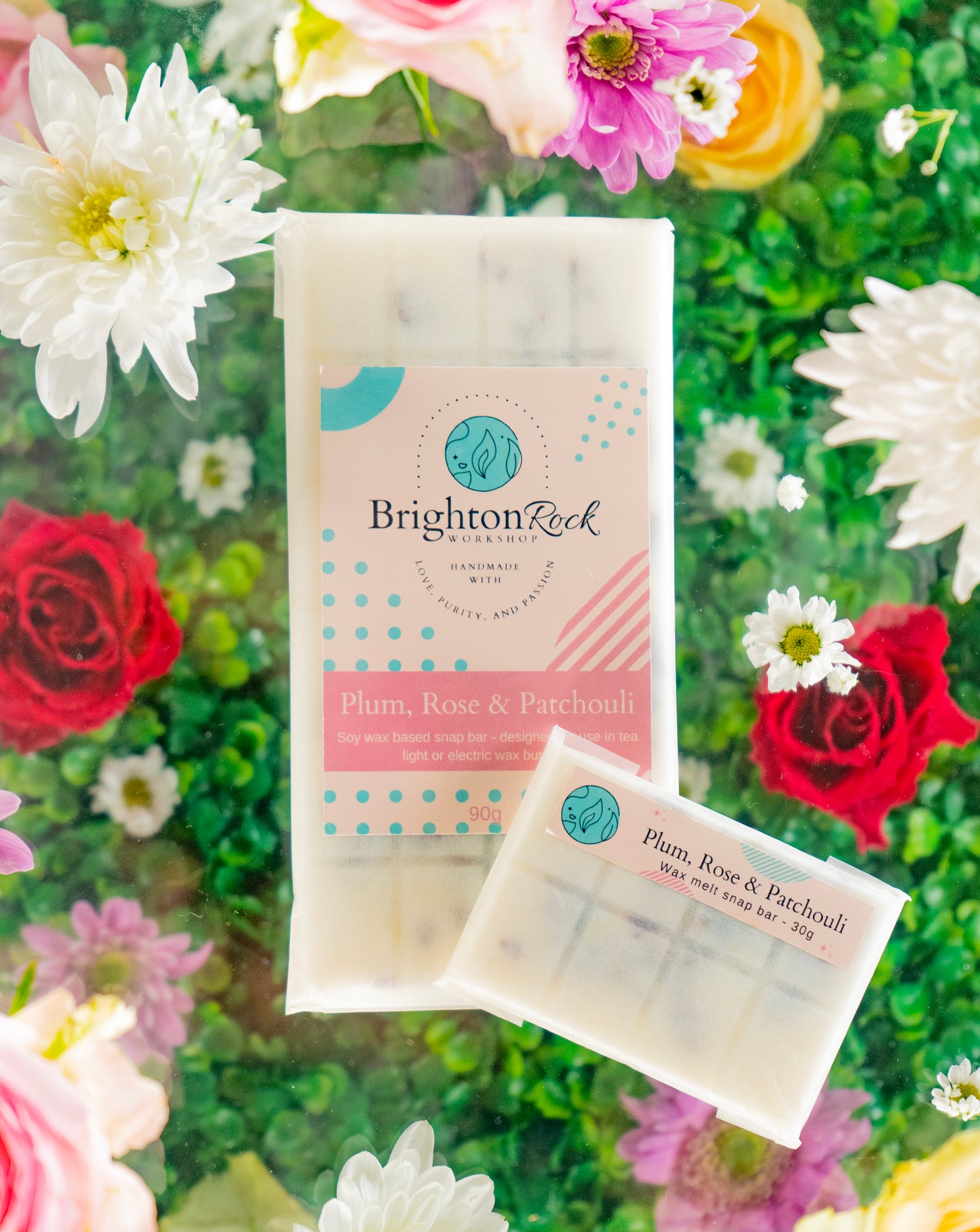 Plum, rose & patchouli scented 30g or 90g strongly scented wax melt snap bars. Eco friendly waxed paper packaging. Brighton Rock Workshop wax melts made in Spain and the United Kingdom, available in two sizes. Suitable for tea light or electric burners