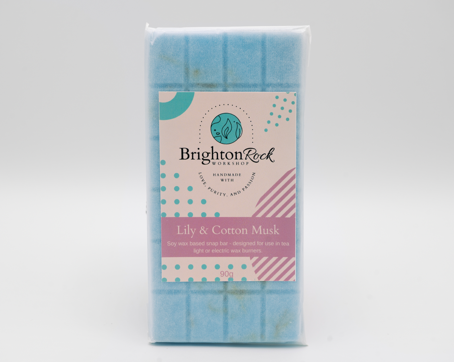Delicate Lily and cotton musk fragranced 30g or 90g strongly scented wax melt snap bars. Eco friendly waxed paper packaging. Brighton Rock Workshop wax melts made in Spain and the United Kingdom, available in two sizes. Suitable for tea light or electric burners