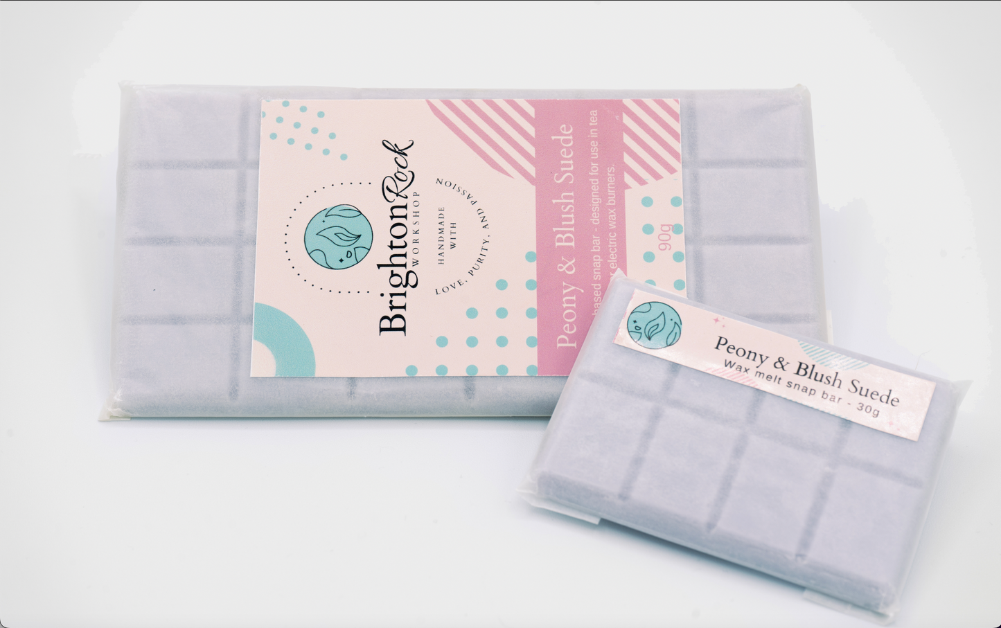 Peony and blush suede scented 30g or 90g strongly scented wax melt snap bars. Eco friendly waxed paper packaging. Brighton Rock Workshop wax melts made in Spain and the United Kingdom, available in two sizes. Suitable for tea light or electric burners