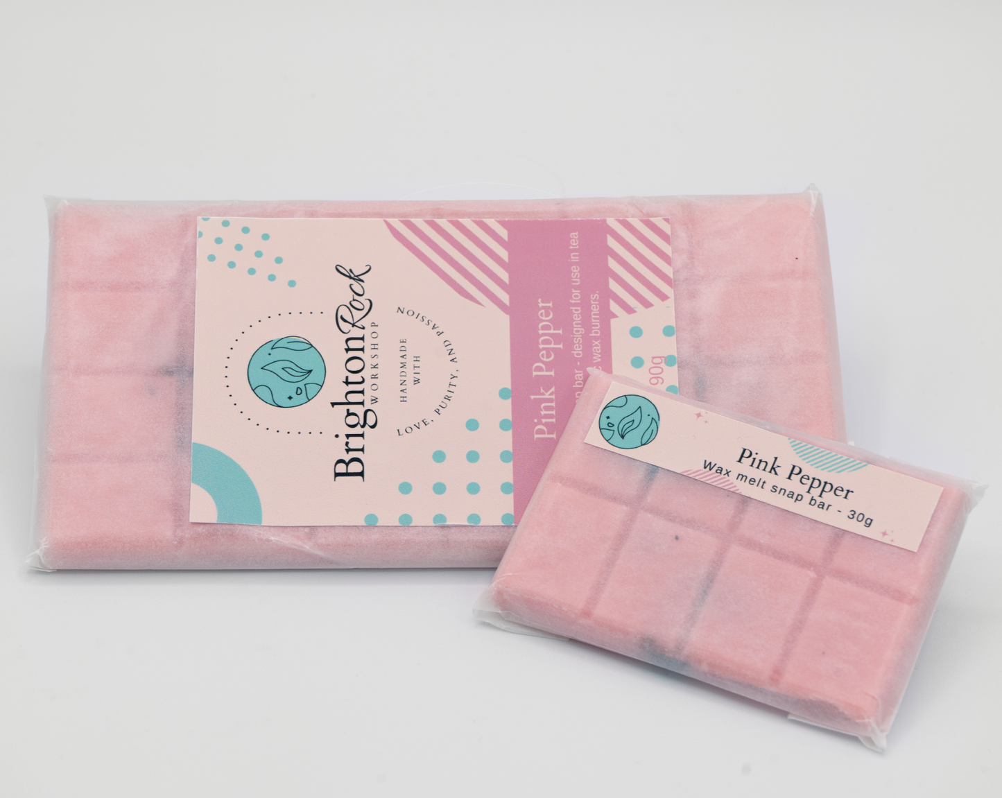 Pink pepper and rose petals scented 30g or 90g strongly scented wax melt snap bars. Eco friendly waxed paper packaging. Brighton Rock Workshop wax melts made in Spain and the United Kingdom, available in two sizes. Suitable for tea light or electric burners