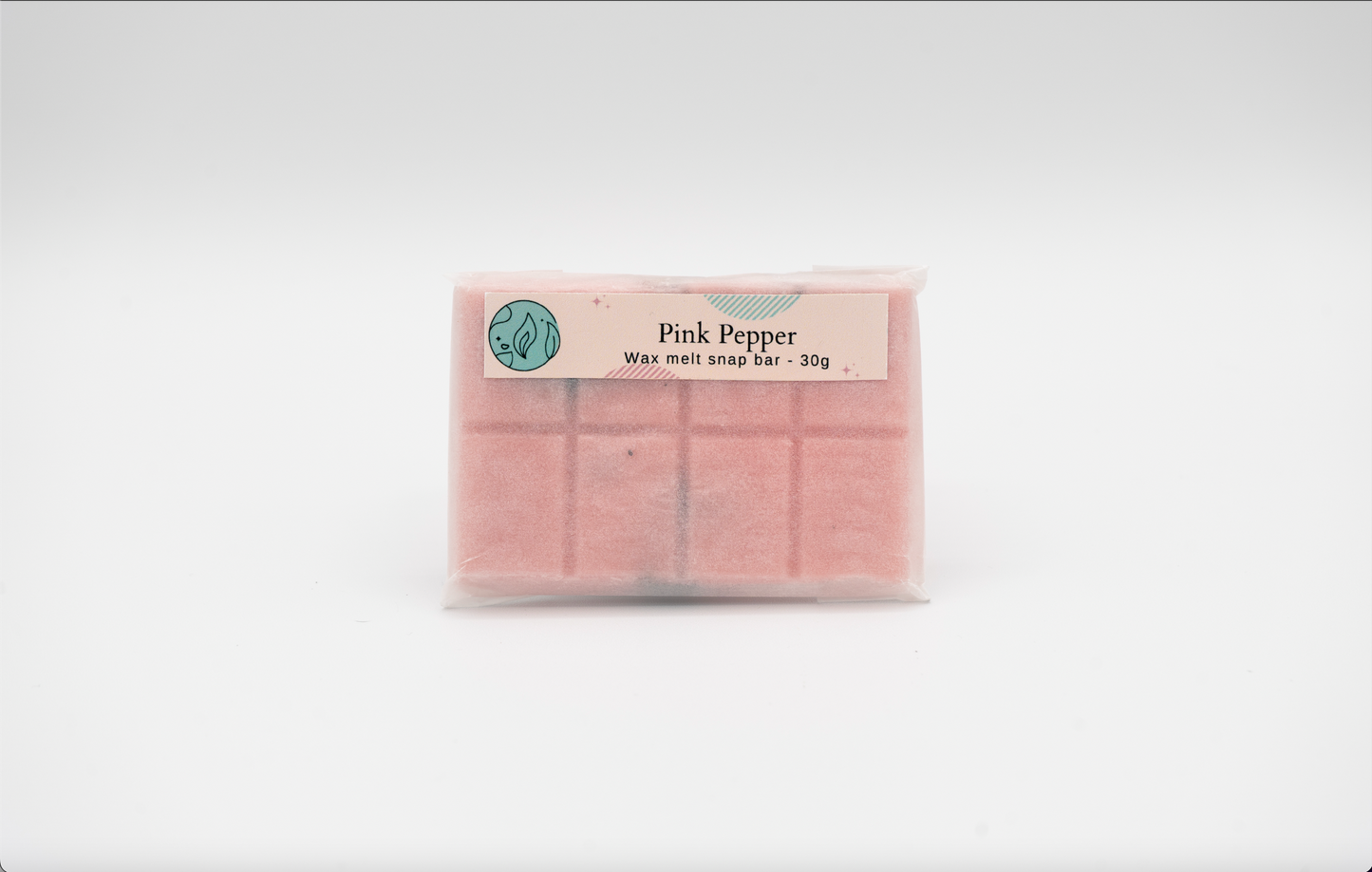 Pink pepper and rose petals scented 30g or 90g strongly scented wax melt snap bars. Eco friendly waxed paper packaging. Brighton Rock Workshop wax melts made in Spain and the United Kingdom, available in two sizes. Suitable for tea light or electric burners