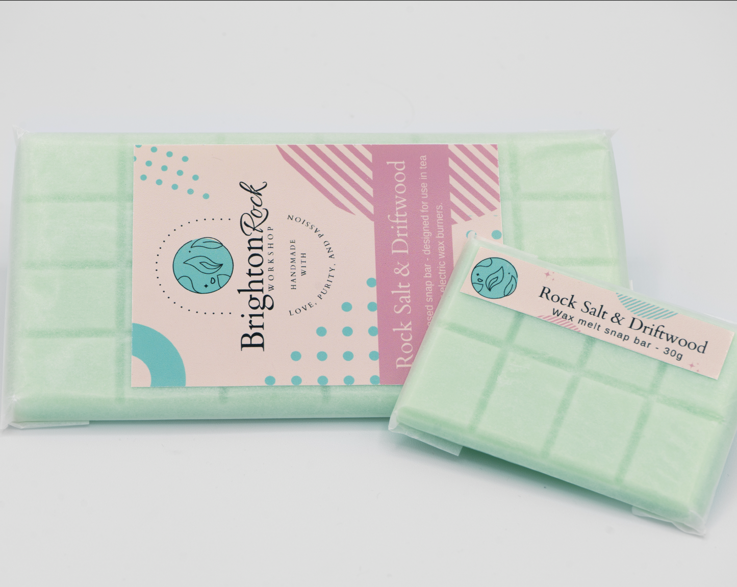 Rock salt & driftwood marine inspired scented 30g or 90g strongly scented wax melt snap bars. Eco friendly waxed paper packaging. Brighton Rock Workshop wax melts made in Spain and the United Kingdom, available in two sizes. Suitable for tea light or electric burners