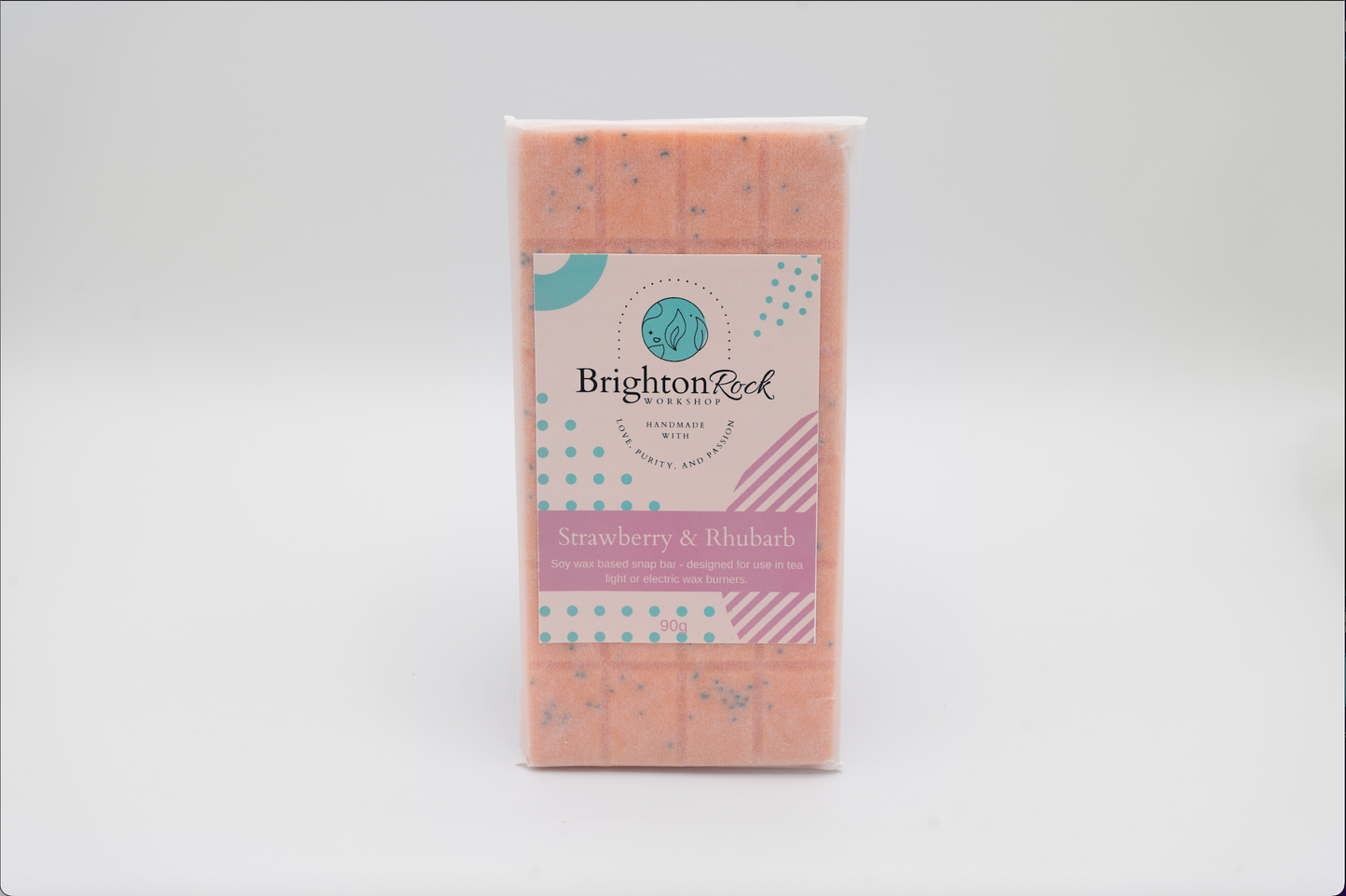 Strawberry and rhubarb fragranced wax melt decorated with poppy seed. 30g or 90g strongly scented wax melt snap bars. Eco friendly waxed paper packaging. Brighton Rock Workshop wax melts made in Spain and the United Kingdom, available in two sizes. Suitable for tea light or electric burners