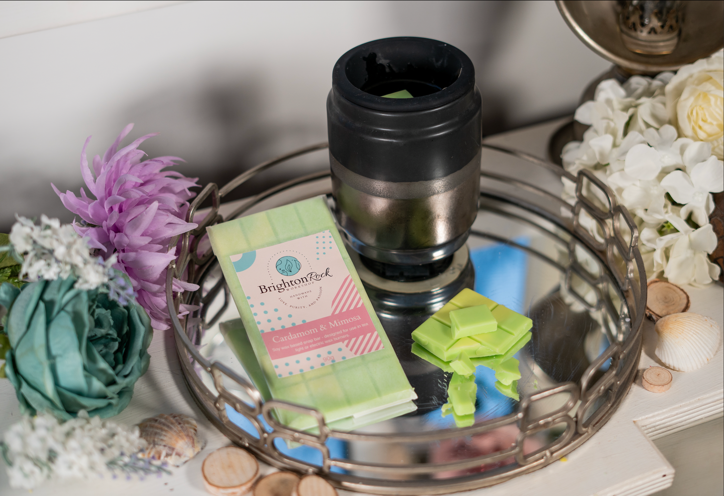 cardamom and mimosa 30g or 90g strongly scented wax melt snap bars. Eco friendly waxed paper packaging. Brighton Rock Workshop wax melts made in Spain and the United Kingdom, available in two sizes. Suitable for tea light or electric burners