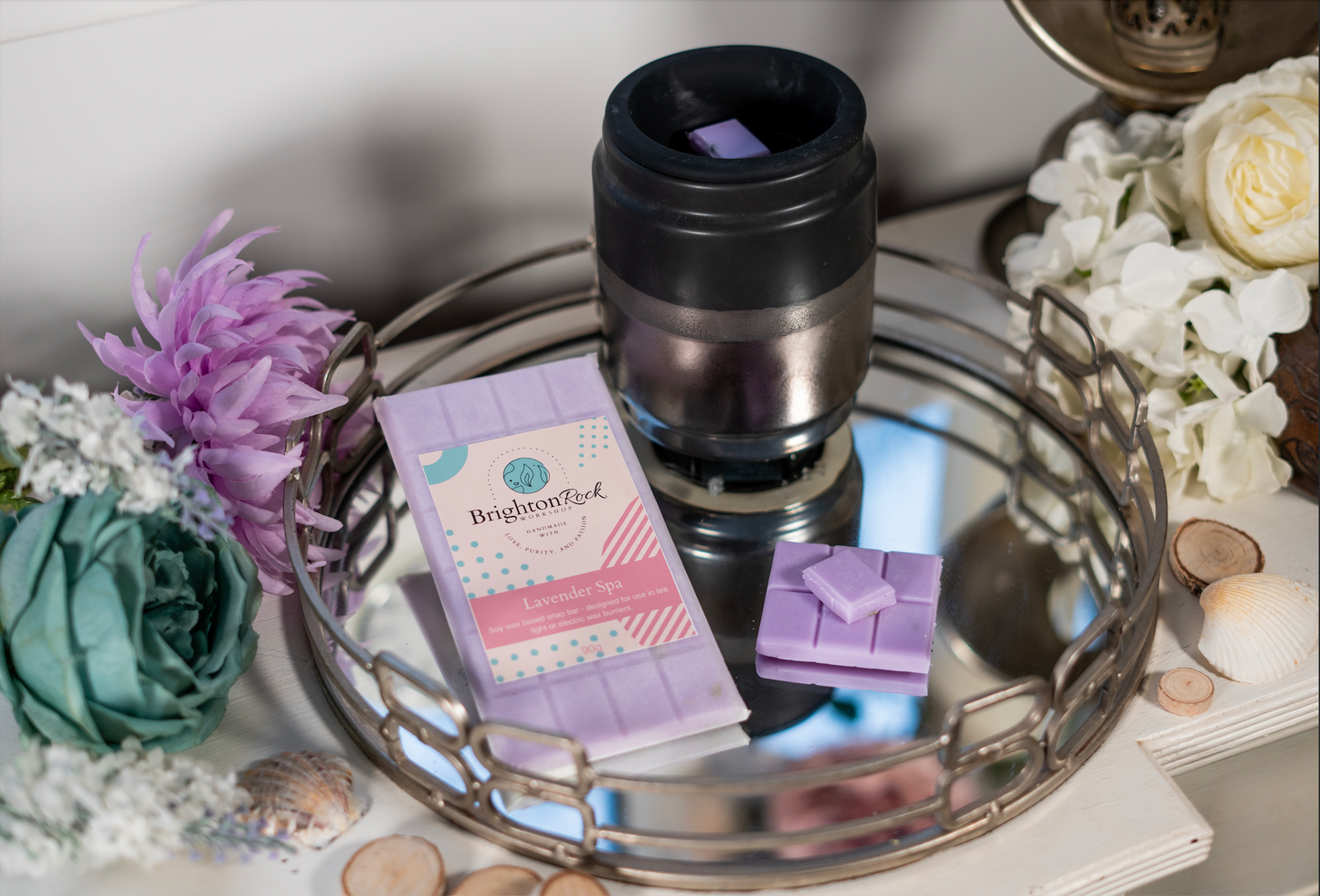 lavender spa 30g or 90g strongly scented wax melt snap bars. Eco friendly waxed paper packaging. Brighton Rock Workshop wax melts made in Spain and the United Kingdom, available in two sizes. Suitable for tea light or electric burners