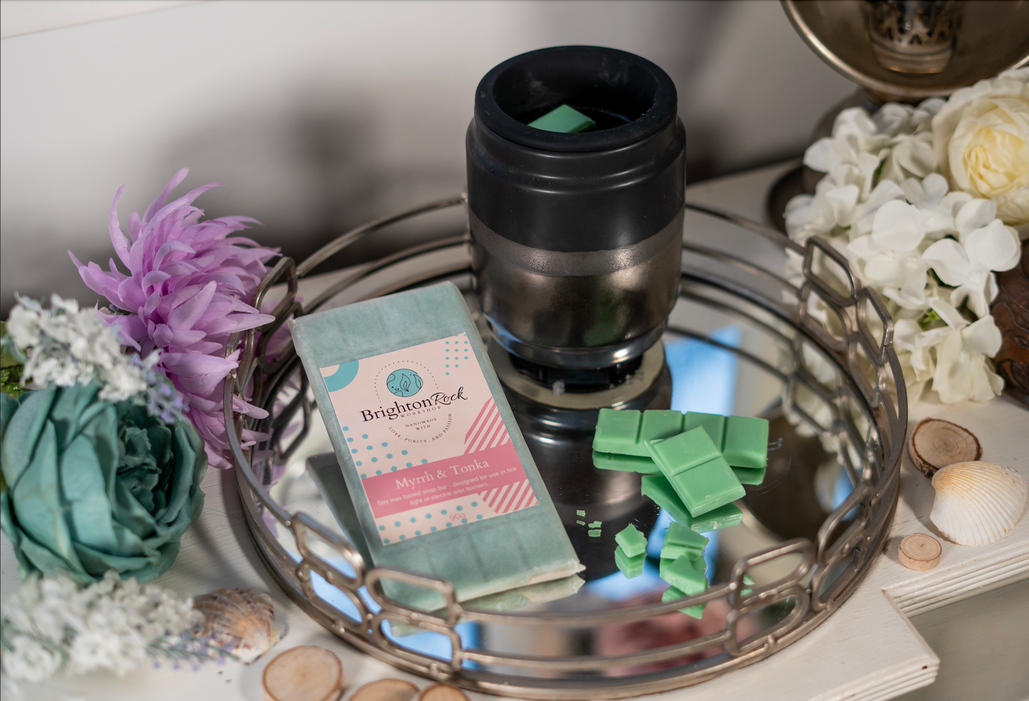 myrrh & tonka scented 30g or 90g strongly scented wax melt snap bars. Eco friendly waxed paper packaging. Brighton Rock Workshop wax melts made in Spain and the United Kingdom, available in two sizes. Suitable for tea light or electric burners