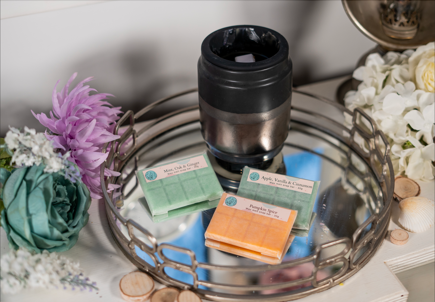pumpkin spice scented orange 30g or 90g strongly scented wax melt snap bars. Eco friendly waxed paper packaging. Brighton Rock Workshop wax melts made in Spain and the United Kingdom, available in two sizes. Suitable for tea light or electric burners