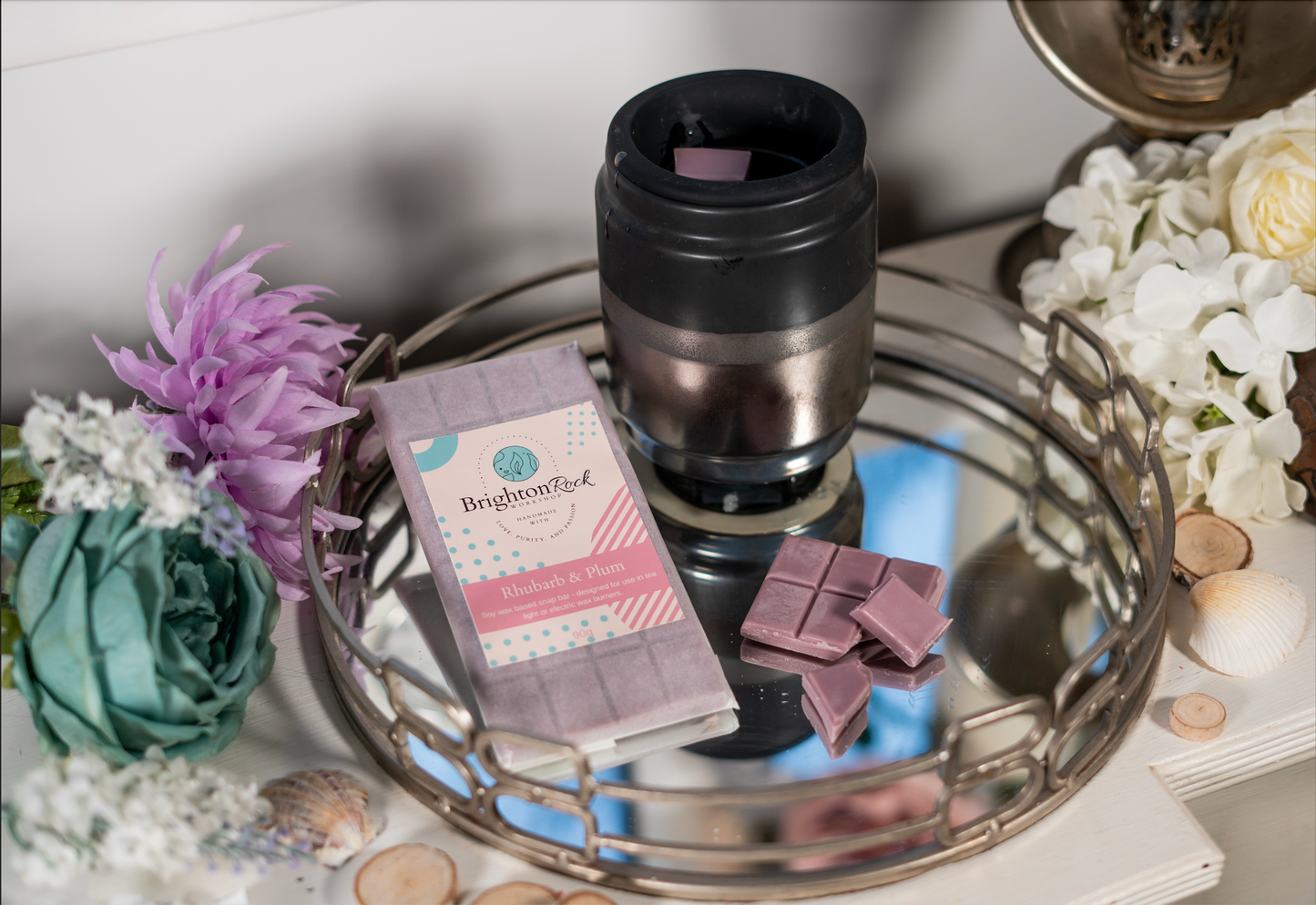 rhubarb and plum 30g or 90g strongly scented wax melt snap bars. Eco friendly waxed paper packaging. Brighton Rock Workshop wax melts made in Spain and the United Kingdom, available in two sizes. Suitable for tea light or electric burners