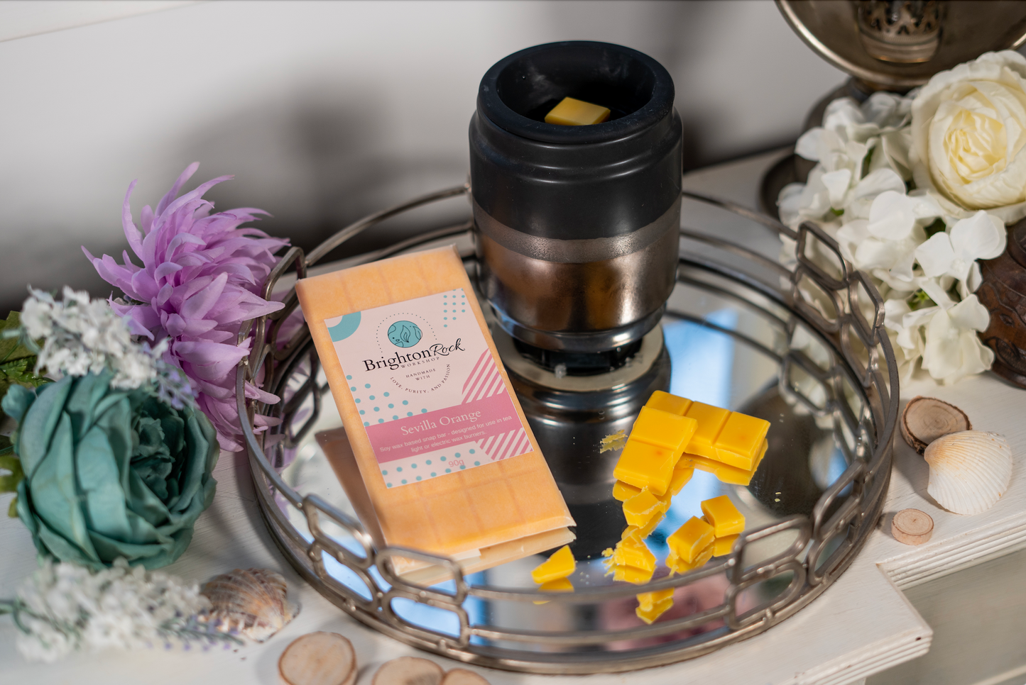 Spanish Sevilla orange scented 30g or 90g strongly scented wax melt snap bars. Eco friendly waxed paper packaging. Brighton Rock Workshop wax melts made in Spain and the United Kingdom, available in two sizes. Suitable for tea light or electric burners