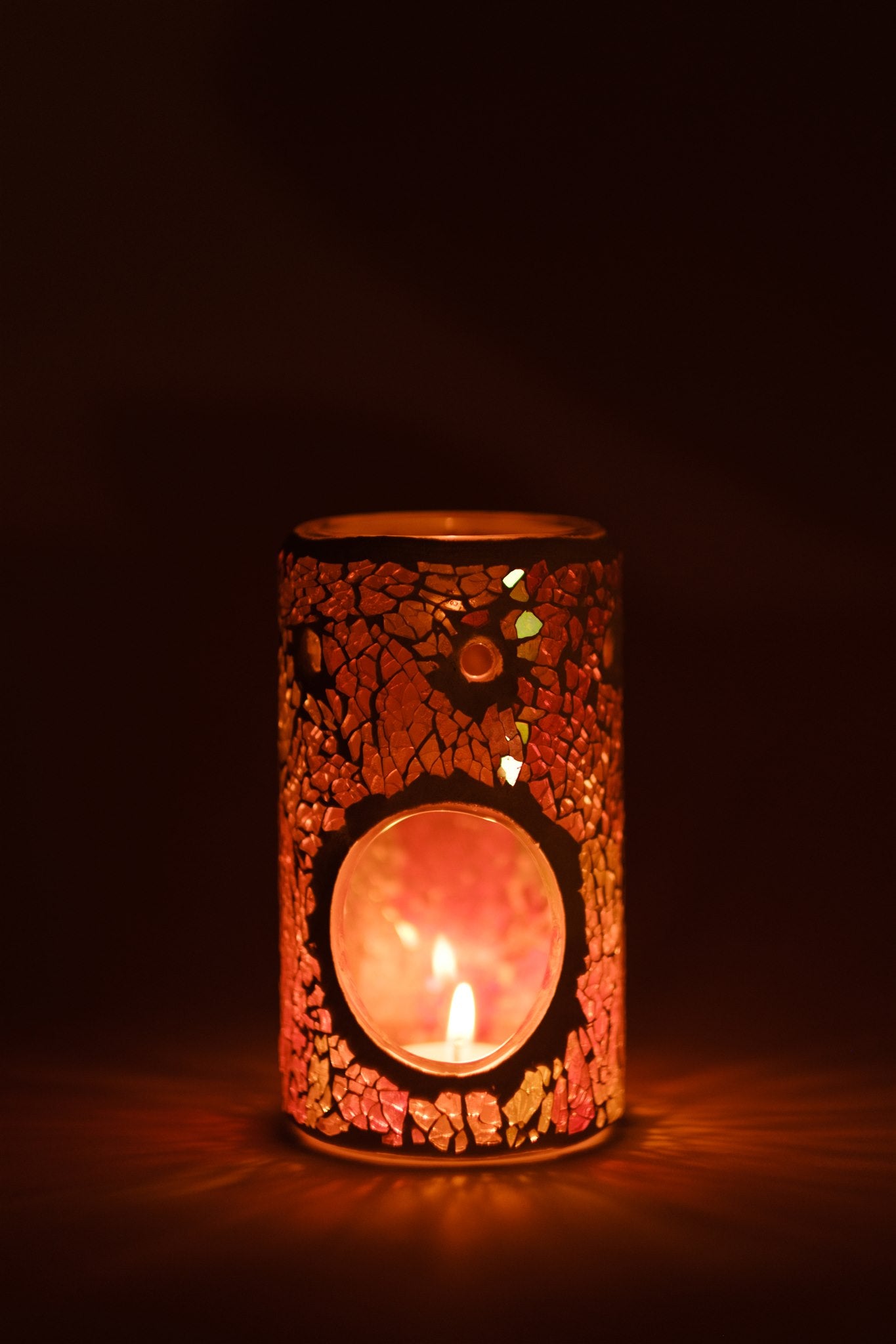 glass mosaic tea light burner pink with candle lit