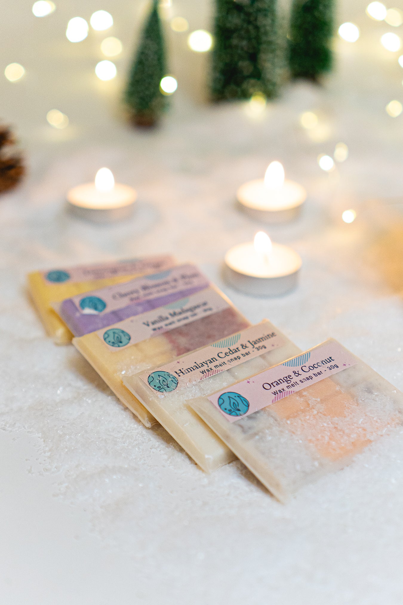 wax melt and burner selection box gift set with tea lights, burner, matches and melts. gifts presents for mothers day, birthday, Christmas, for sister, auntie, mum, girlfriend, wife. home fragrances complete set