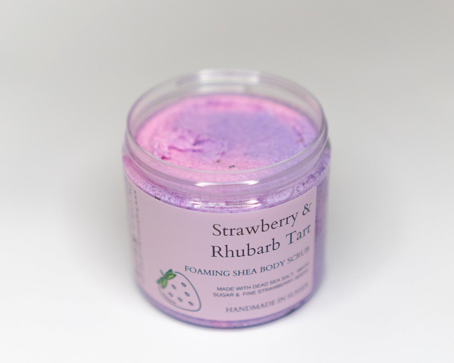 270g strawberry & rhubarb scented shower soap scrub. Handmade in the UK by Brighton Rock Workshop. Vegan friendly and cruelty free. long lasting scent