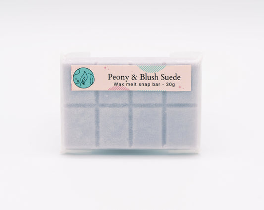 Peony and blush suede scented 30g or 90g strongly scented wax melt snap bars. Eco friendly waxed paper packaging. Brighton Rock Workshop wax melts made in Spain and the United Kingdom, available in two sizes. Suitable for tea light or electric burners 