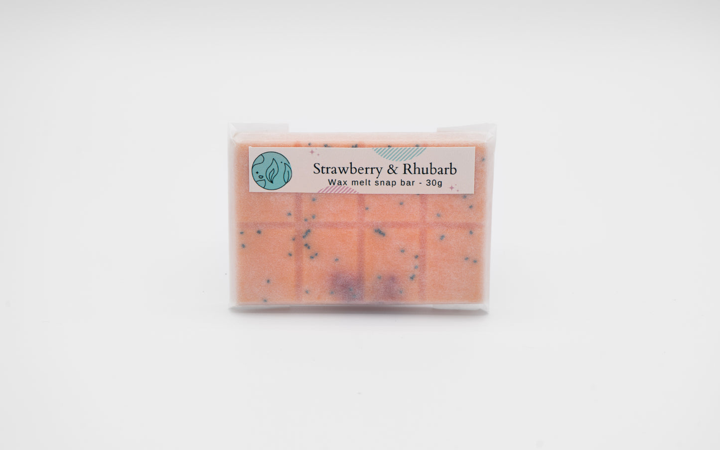 Strawberry and rhubarb fragranced wax melt decorated with poppy seed. 30g or 90g strongly scented wax melt snap bars. Eco friendly waxed paper packaging. Brighton Rock Workshop wax melts made in Spain and the United Kingdom, available in two sizes. Suitable for tea light or electric burners