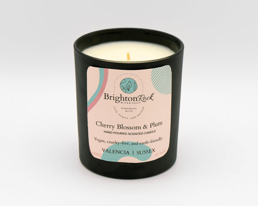 Cherry blossom & plum Brighton Rock Workshop independent brand scented candle in 220g black Italian glass jar. Strongly scented home fragrance, made in Alicante, Spain. Ships to Europe and the UK. Eco-friendly packaging, vegan & cruelty-free