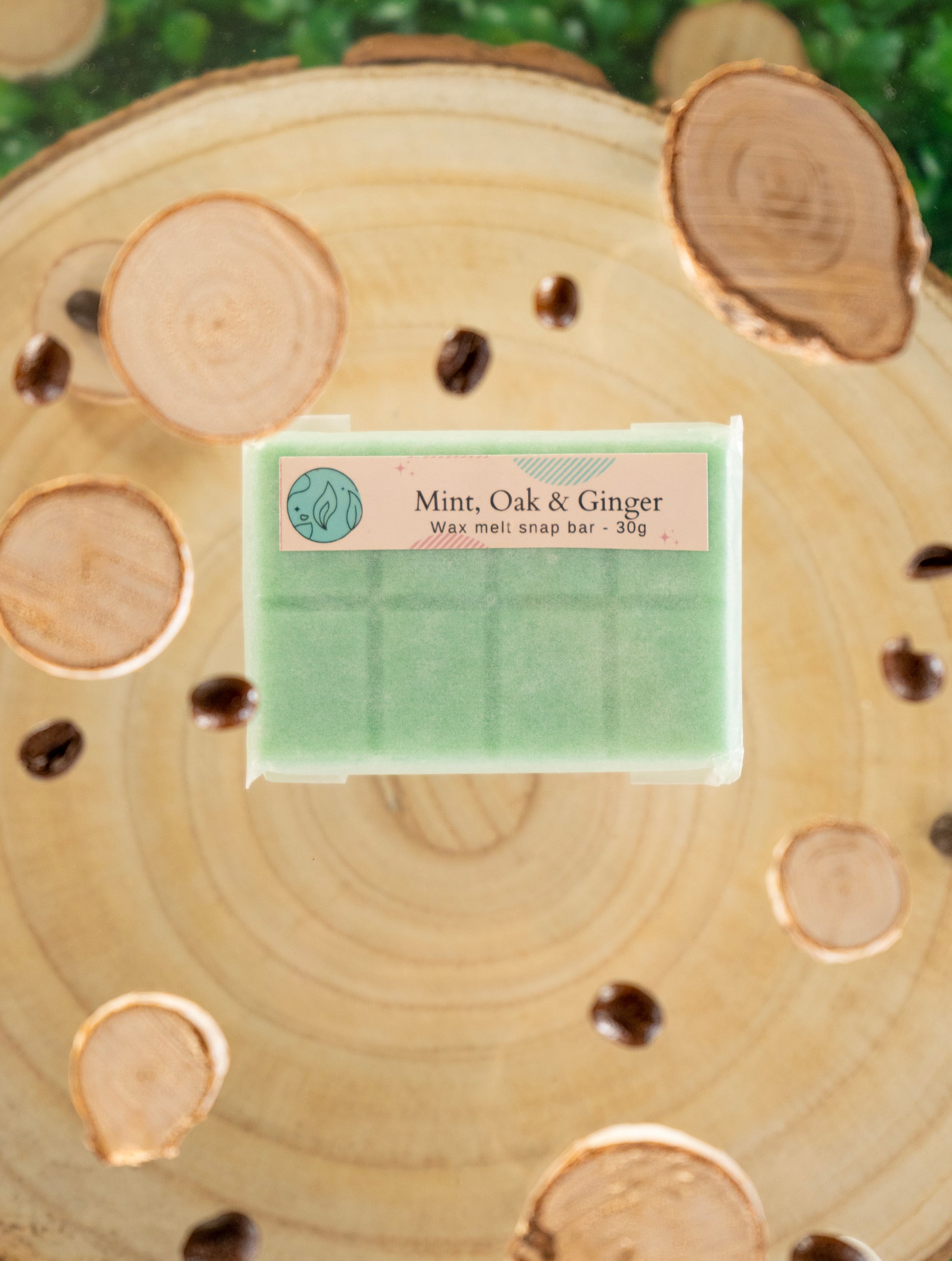 mint, oak & ginger fragranced 30g strongly scented wax melt snap bars. Eco friendly waxed paper packaging. Brighton Rock Workshop wax melts made in Spain and the United Kingdom, available in two sizes. Suitable for tea light or electric burners