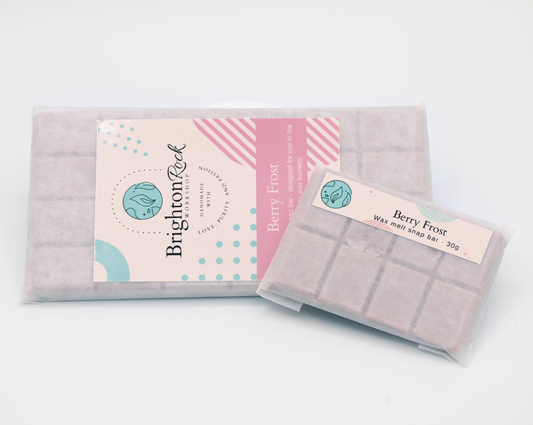 Berry frost 30g or 90g strongly scented wax melt snap bars. Eco friendly waxed paper packaging. Brighton Rock Workshop wax melts made in Spain and the United Kingdom, available in two sizes. Suitable for tea light or electric burners