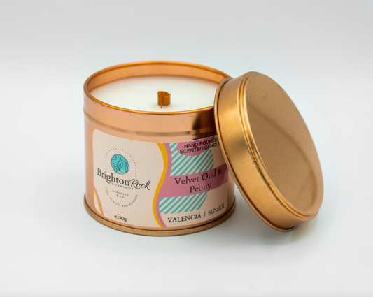 Velvet oud & peony scented candle in a rose gold tin with matching lid. Brighton Rock Workshop strongly-scented candles. 190g eco-friendly, sustainable, recyclable packaging, vegan friendly and cruelty free