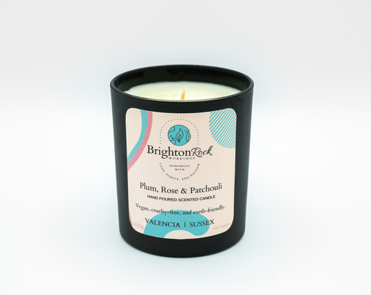 plum, rose & patchouli Brighton Rock Workshop independent brand scented candle in 220g black Italian glass jar. Strongly scented home fragrance, made in Alicante, Spain. Ships to Europe and the UK. Eco-friendly packaging, vegan & cruelty-free