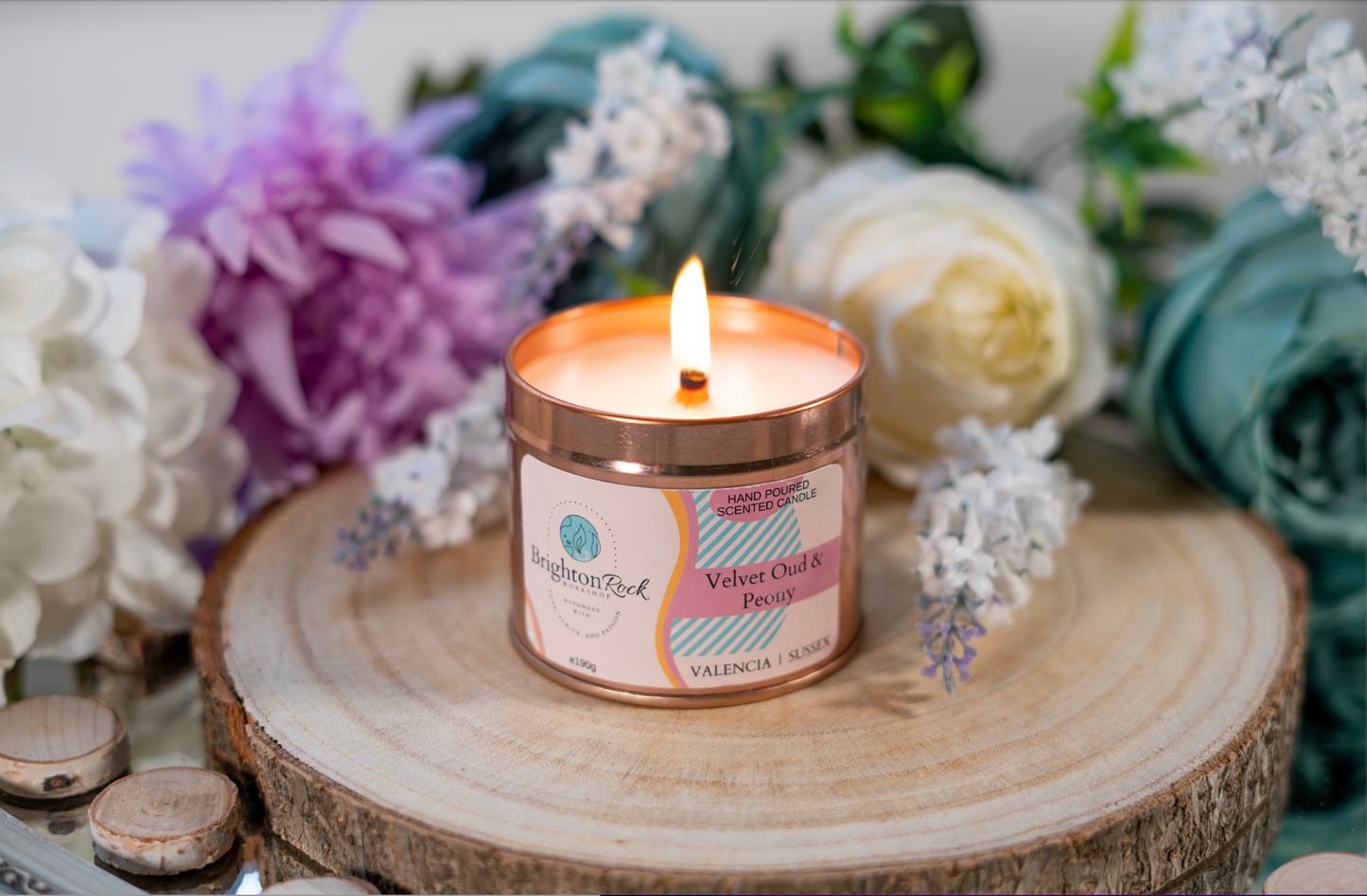 Velvet oud & peony scented candle in a rose gold tin with matching lid. Brighton Rock Workshop strongly-scented candles. 190g eco-friendly, sustainable, recyclable packaging, vegan friendly and cruelty free